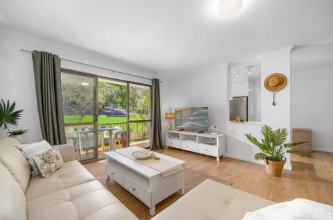 Patio, TV and multimedia, Balcony/Terrace, Living room, Seating area