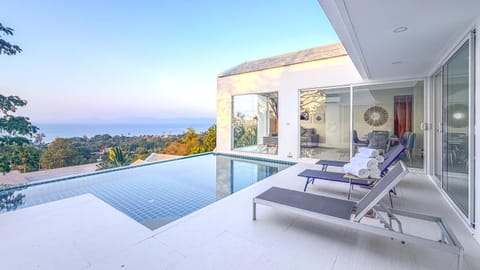 View (from property/room), Sea view, Swimming pool