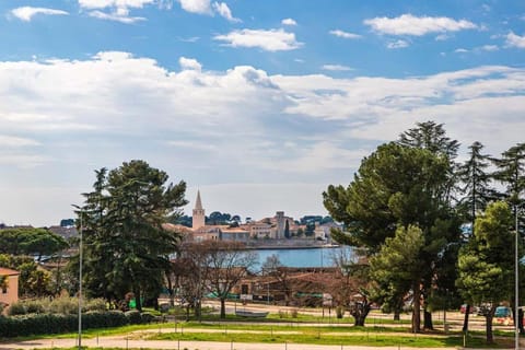 City view, Sea view