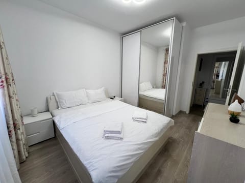 Bed, Photo of the whole room, Bedroom, towels, wardrobe