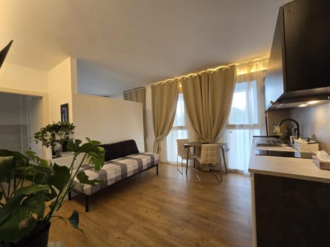 Bed, TV and multimedia, Kitchen or kitchenette, Living room, Photo of the whole room, Seating area, Bedroom, minibar