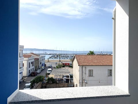 Grazioso attico con aria condizionata e comodo spazio esterno C347 Apartment in Calasetta