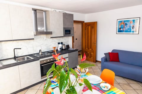 Kitchen or kitchenette, Living room, Seating area, Dining area, dishwasher, pet friendly, stove