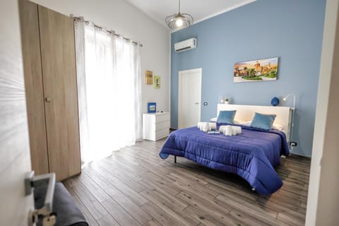 Bed, Photo of the whole room, Bedroom, air conditioner
