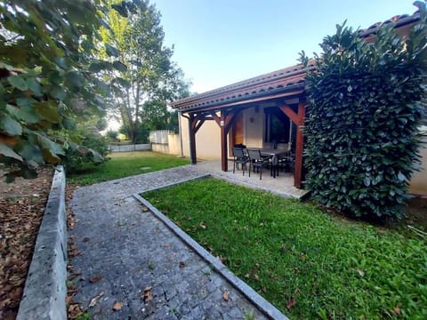 Property building, Day, Garden, Garden view