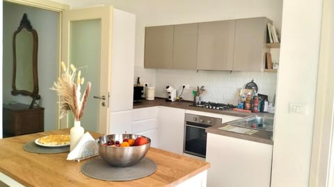 Kitchen or kitchenette, Food and drinks, Food, dishwasher, oven, stove