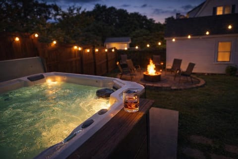 Night, Hot Tub