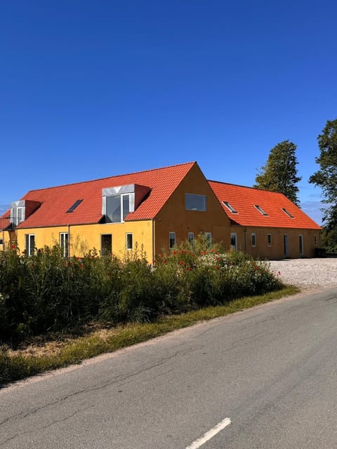 Property building, Day