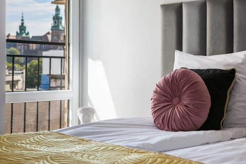 Bed, Balcony/Terrace, Bedroom