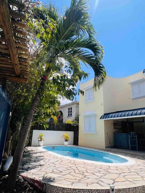 Property building, Pool view