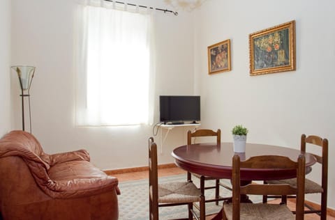 Day, Dining area