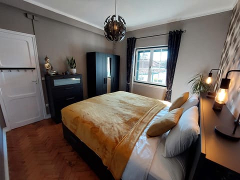 Bed, Photo of the whole room, Bedroom, wardrobe