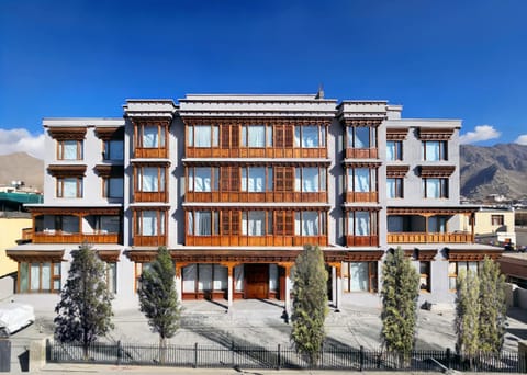 Property building, Natural landscape, Mountain view