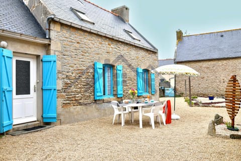 Property building, Patio, Dining area