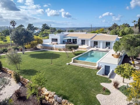 Property building, Garden, Garden view, Pool view, Swimming pool