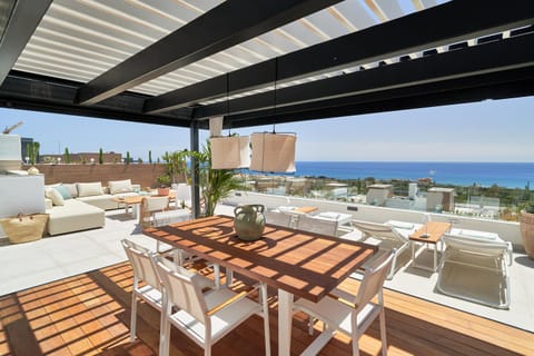 View (from property/room), Balcony/Terrace, Dining area, Sea view