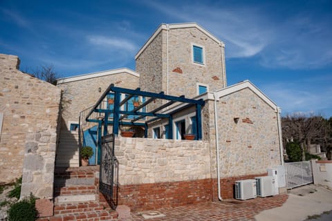 Property building, View (from property/room)