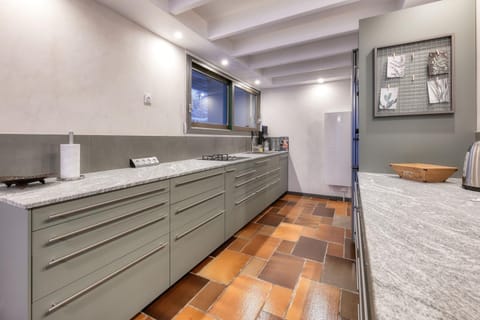 Kitchen or kitchenette, Bedroom