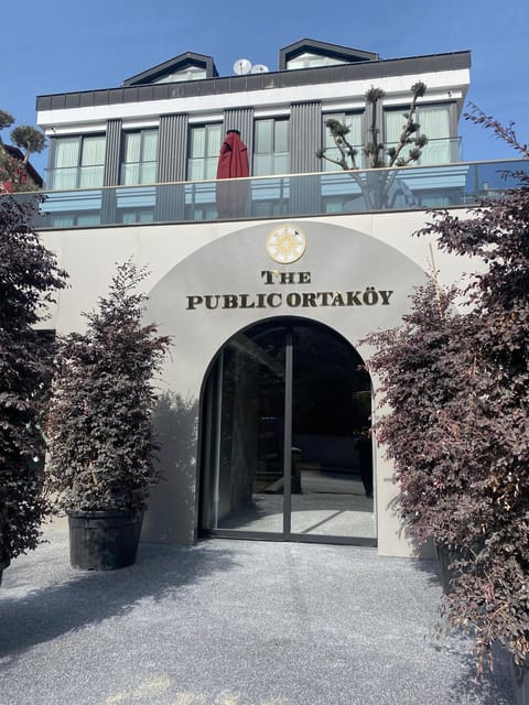 Facade/entrance