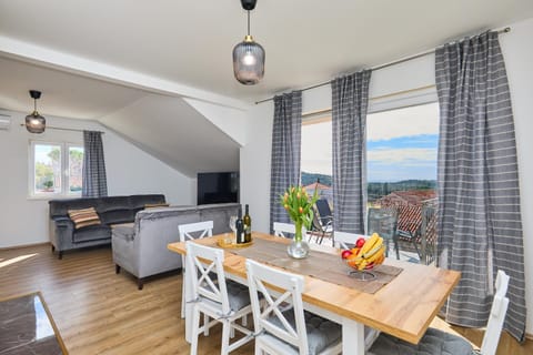 Balcony/Terrace, Living room