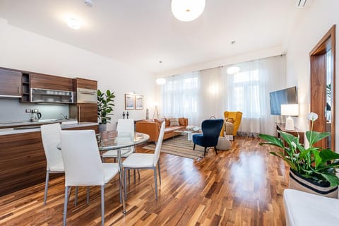 Kitchen or kitchenette, Living room