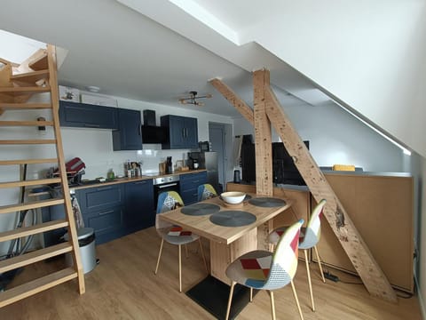 Living room, Seating area, Dining area, minibar, pet friendly, stove