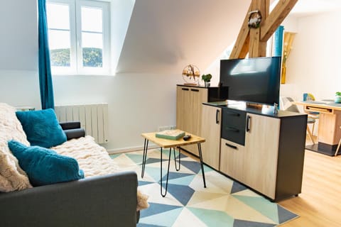 TV and multimedia, Kitchen or kitchenette, Living room, Seating area