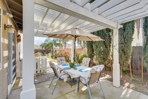 4 Mi to Dtwn Merced Spacious Home with Yard! House in Merced