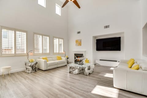 4 Mi to Dtwn Merced Spacious Home with Yard! House in Merced