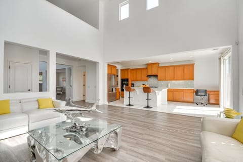 4 Mi to Dtwn Merced Spacious Home with Yard! House in Merced