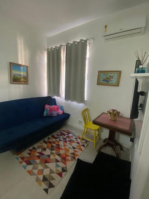 Bed, Living room, air conditioner