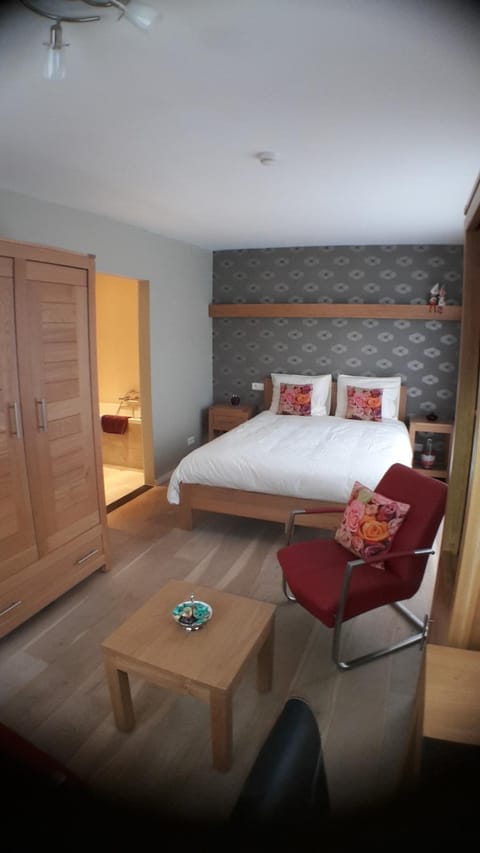 Property building, Bed, Bedroom
