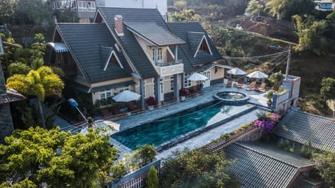 Property building, Bird's eye view, Garden, Garden view, Swimming pool