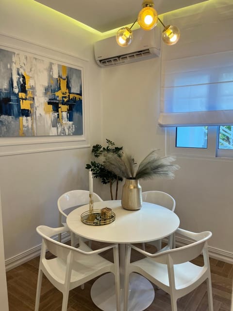 Living room, Seating area, Dining area, air conditioner