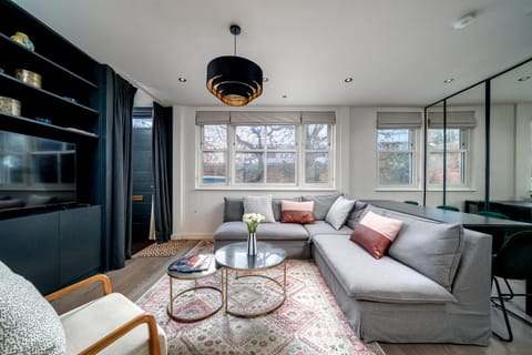 Communal lounge/ TV room, TV and multimedia, Living room, Seating area