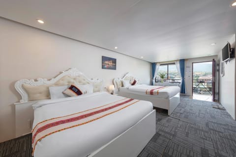 TV and multimedia, Photo of the whole room, Bedroom