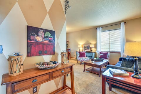 Lovely Dundee Home with Private Yard and Fire Pit! House in Dundee