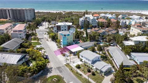 Property building, Restaurant/places to eat, Neighbourhood, Natural landscape, Activities, Bird's eye view, Fishing, Nightclub / DJ, Snorkeling, Beach, Beach, Windsurfing, Canoeing, Hiking, Cycling, Diving, Evening entertainment, Entertainment, Location, shuttle