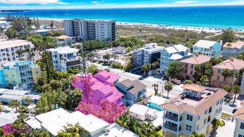 Property building, Neighbourhood, Bird's eye view, Beach, Location