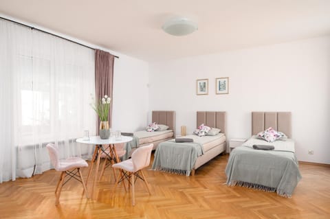Bed, Photo of the whole room, towels