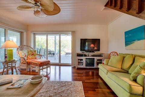 Come enjoy the Private Dock and Heated Pool just a short walk from the White Sandy Beaches House in Anna Maria Island