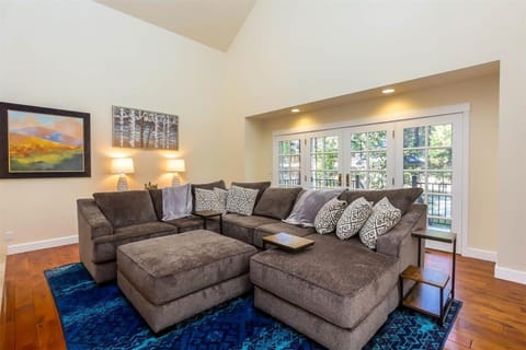 Besson Getaway- 5 min to Village Riverfront House in Three Rivers