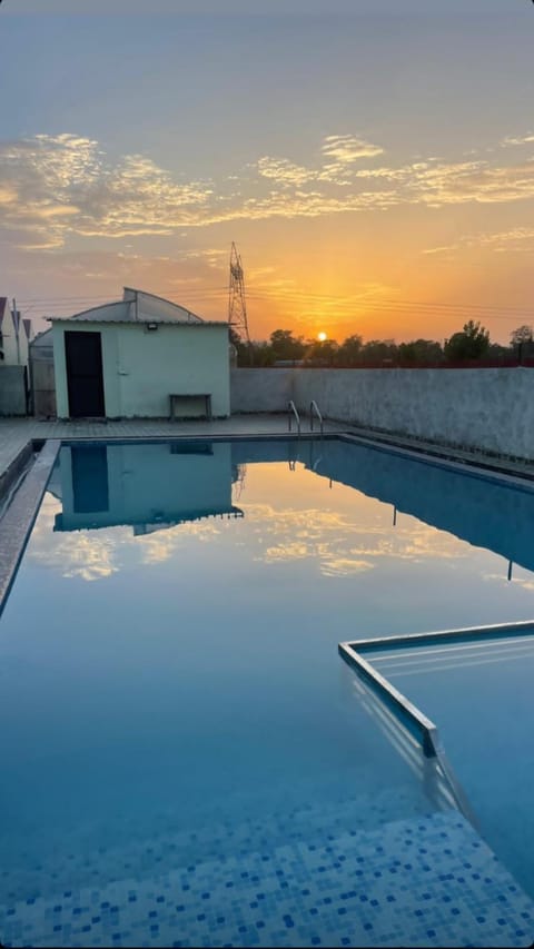 Swimming pool