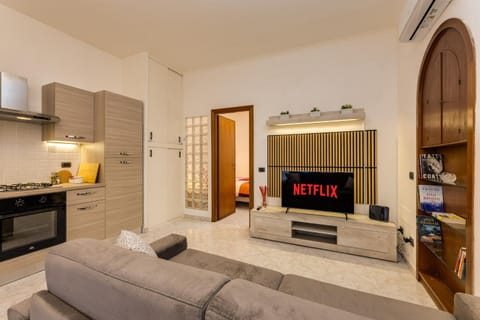 TV and multimedia, Kitchen or kitchenette, Living room, Seating area