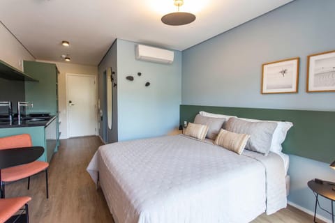 Bedroom, air conditioner