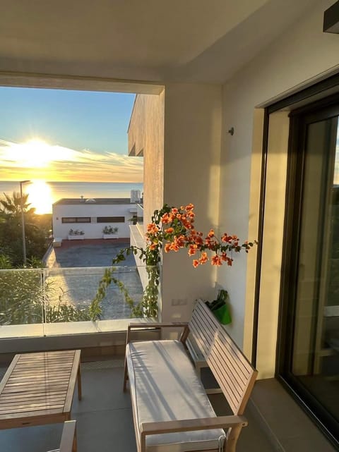 Property building, View (from property/room), Balcony/Terrace, Balcony/Terrace, Seating area, Dining area, Sea view