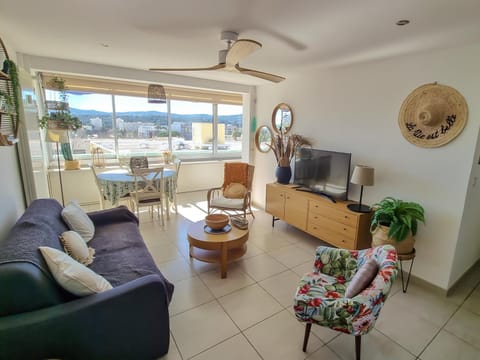 Communal lounge/ TV room, TV and multimedia, Living room