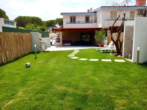 Property building, Natural landscape, Garden, Garden, Garden view