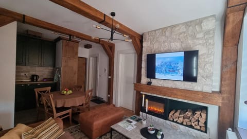 Kitchen or kitchenette, Living room, Seating area, fireplace