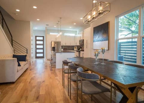 Beautiful New Home Downtown SXSW ACL F1 HQ House in Montopolis